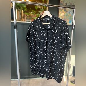 Women’s crescent moon button up Peter Pan collar size 2XL